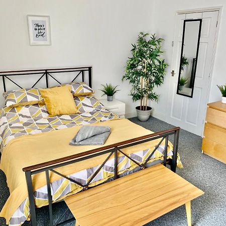 Contemporary 2 Bedroom Victorian Town House - Sleeps Up To 6 Kimberley  Buitenkant foto