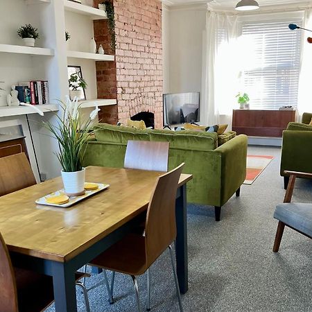 Contemporary 2 Bedroom Victorian Town House - Sleeps Up To 6 Kimberley  Buitenkant foto