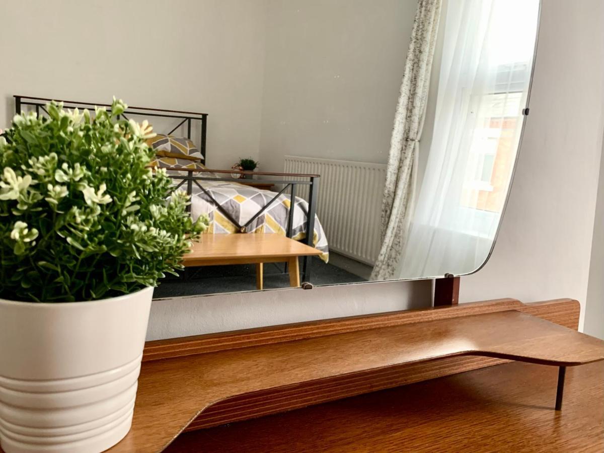 Contemporary 2 Bedroom Victorian Town House - Sleeps Up To 6 Kimberley  Buitenkant foto
