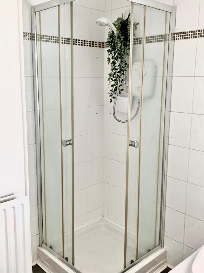 Contemporary 2 Bedroom Victorian Town House - Sleeps Up To 6 Kimberley  Buitenkant foto