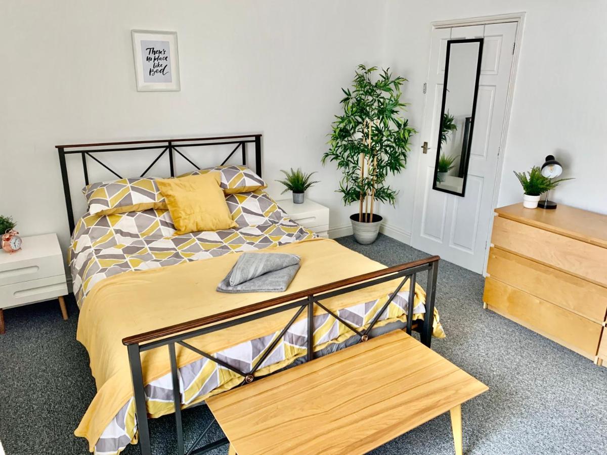 Contemporary 2 Bedroom Victorian Town House - Sleeps Up To 6 Kimberley  Buitenkant foto