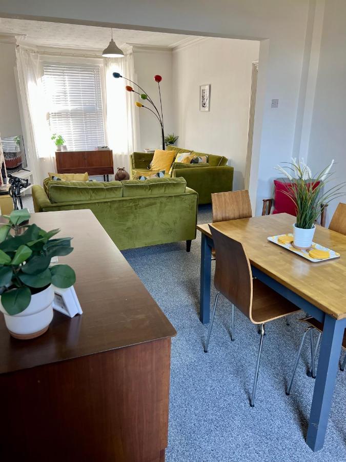Contemporary 2 Bedroom Victorian Town House - Sleeps Up To 6 Kimberley  Buitenkant foto