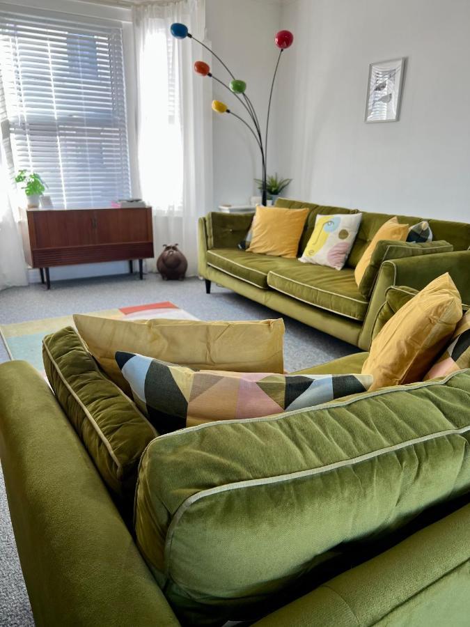 Contemporary 2 Bedroom Victorian Town House - Sleeps Up To 6 Kimberley  Buitenkant foto