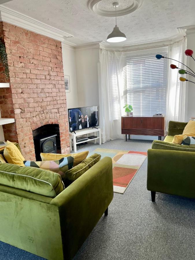 Contemporary 2 Bedroom Victorian Town House - Sleeps Up To 6 Kimberley  Buitenkant foto