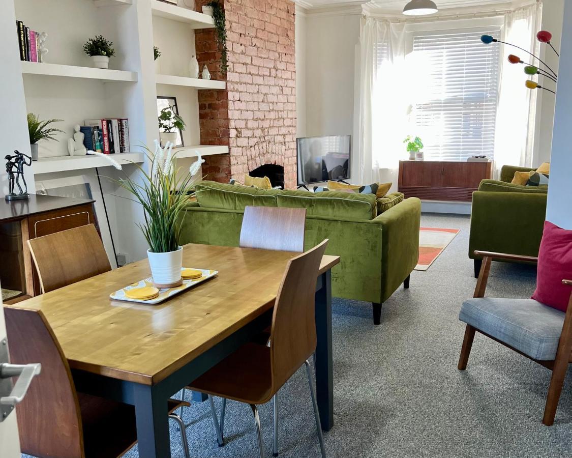 Contemporary 2 Bedroom Victorian Town House - Sleeps Up To 6 Kimberley  Buitenkant foto